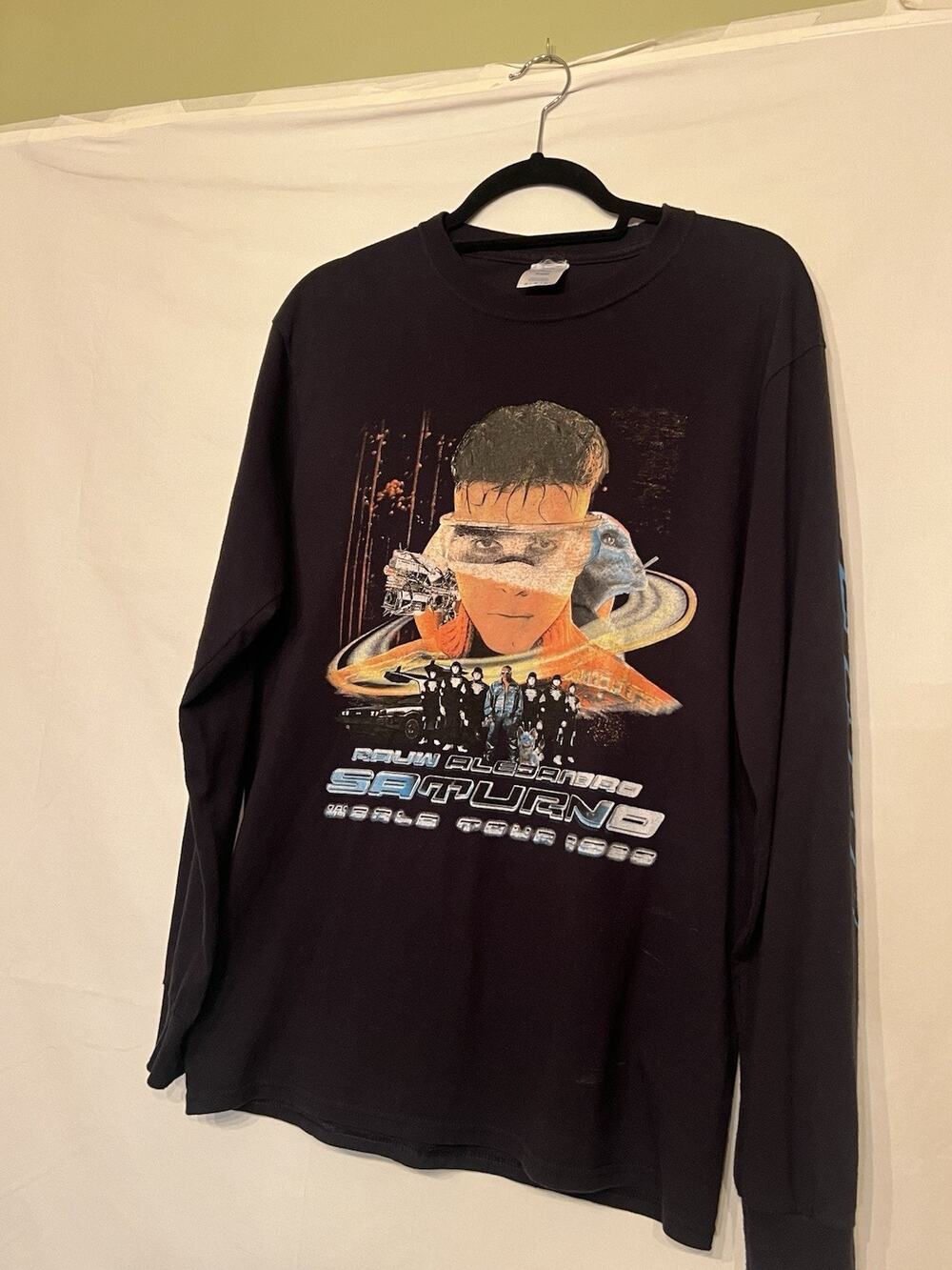 Rauw Alejandro Saturno World Tour 2023 Long Sleeve Graphic Shirt Men’s M